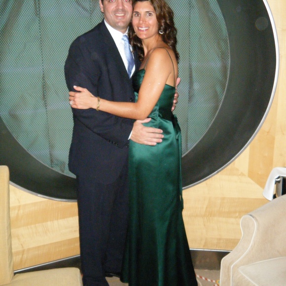 Laundry by Shelli Segal Size 4 gown. - Picture 3 of 3